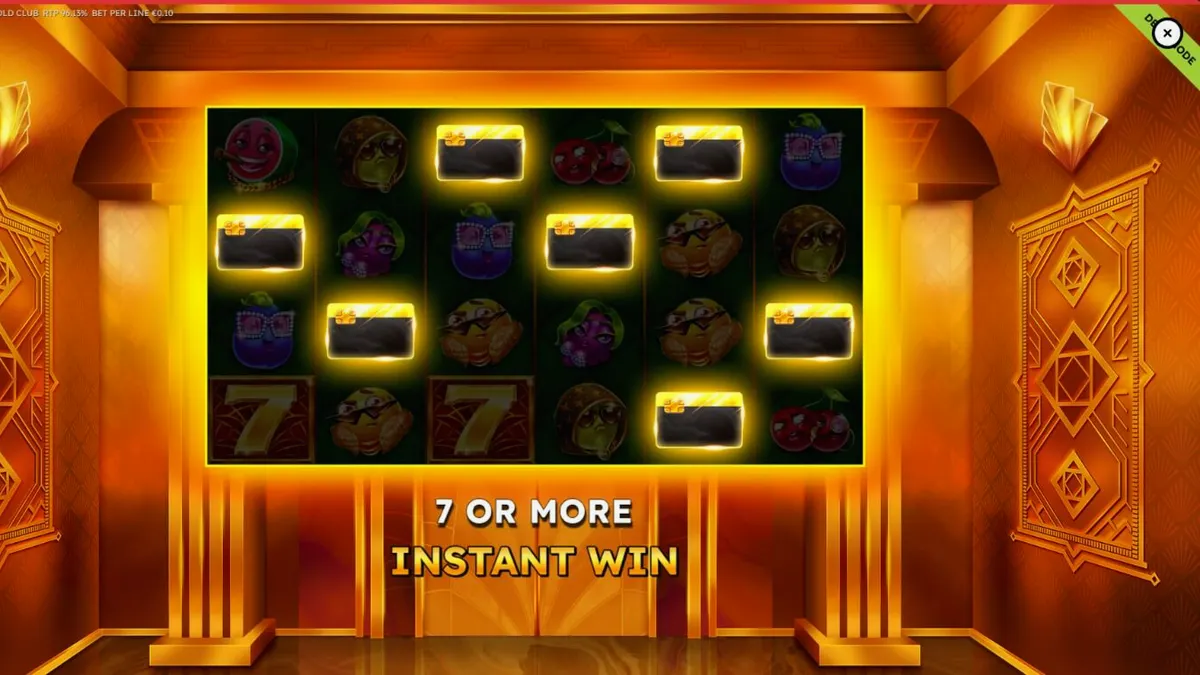 Tampilan visual mewah dari slot Frooty Troupe – Gold Club dengan nuansa emas dan buah-buahan.